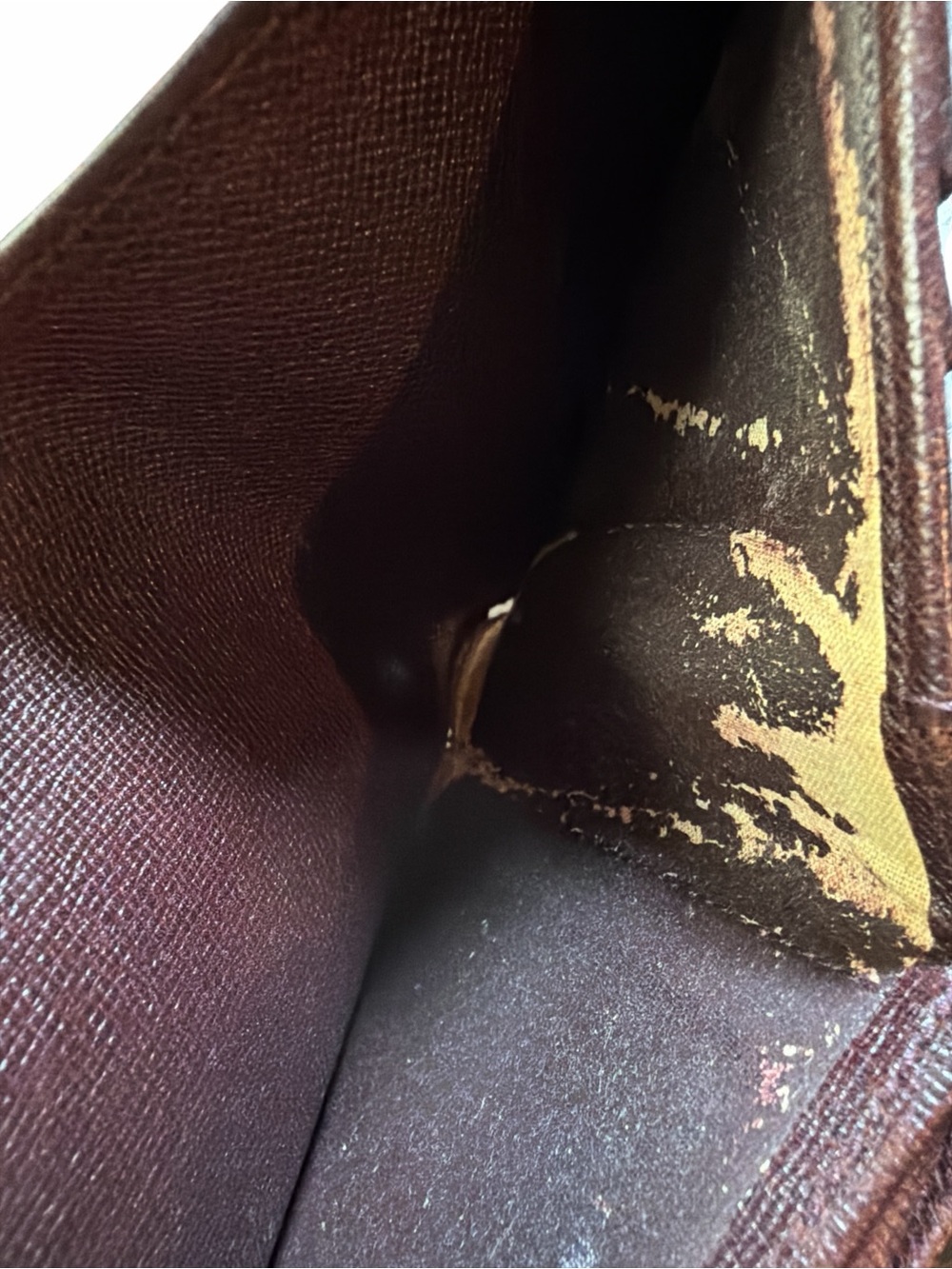 Louis Vuitton Taiga Compact Wallet | Brown Grizzly Leather | Vintage LV - Picture 5 of 5